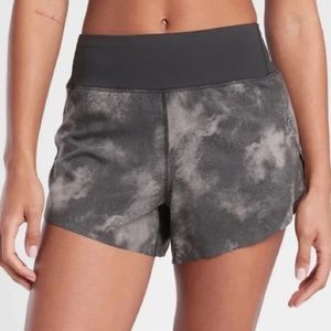 Athleta RUN WITH IT PRINTED 3.5" SHORT - Size Medium